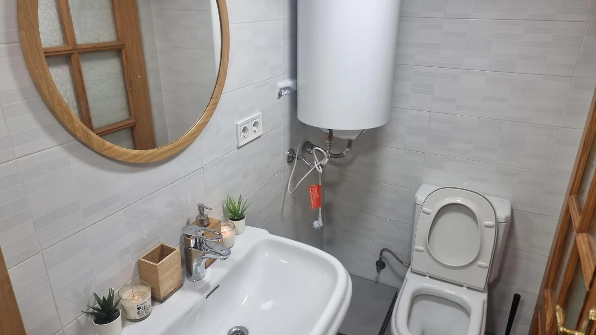 Near Airport Near Shopping Hubs Near City Centre Apartment Malaga 0*,