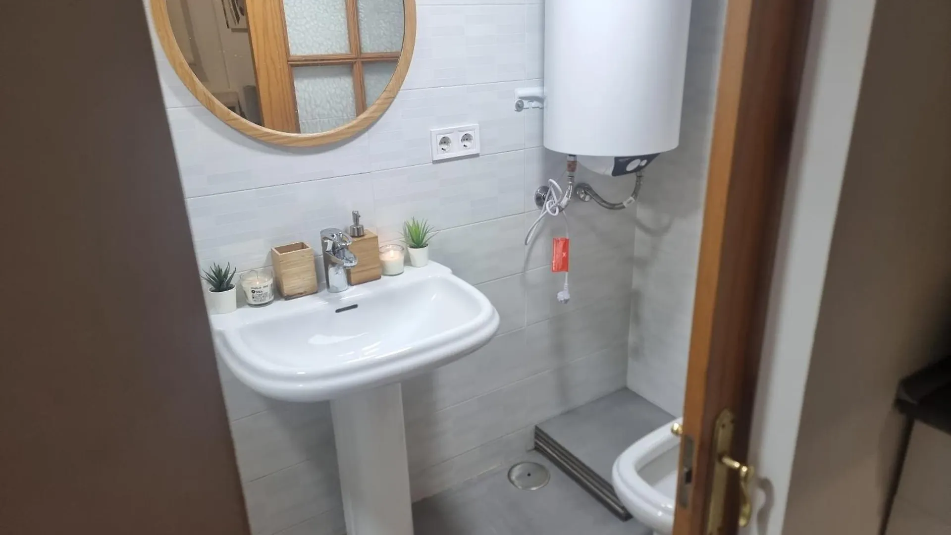Near Airport Near Shopping Hubs Near City Centre Apartment Malaga
